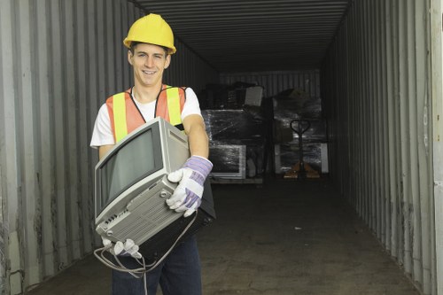 Lockable skip displaying security features